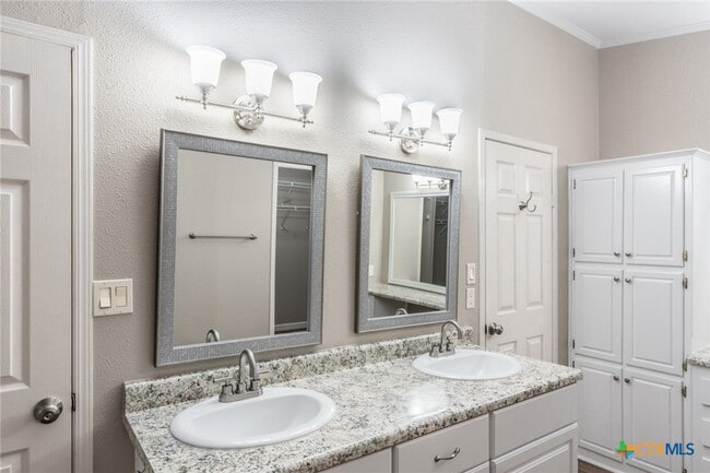 Building Photo - 950 Rebecca Springs Rd