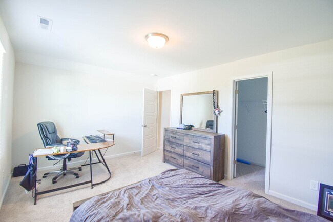 Building Photo - 3 Bedroom 2.5 Bathroom- Built in 2024!