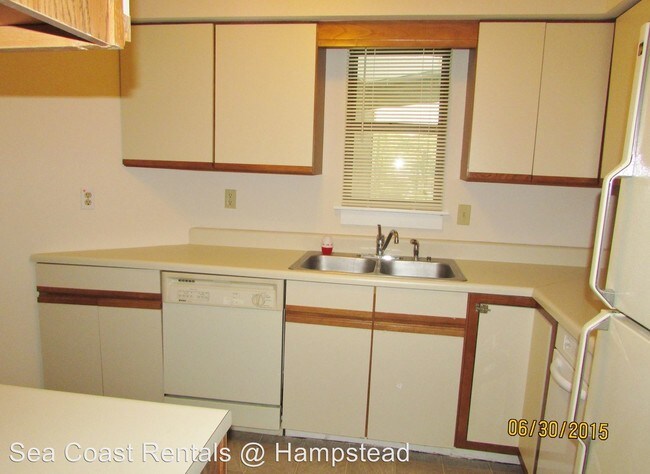 Building Photo - 710 Azalea Dr