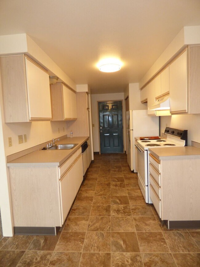 Building Photo - Rent Special: 1/2 Off June's Rent!! 1 bedroom 1 bath second level unit!