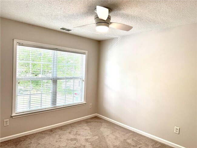 Building Photo - 306 Burdock Trce