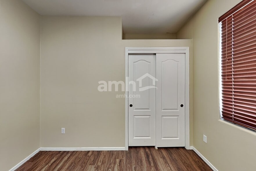 Building Photo - 5561 S Lemon Tree Dr