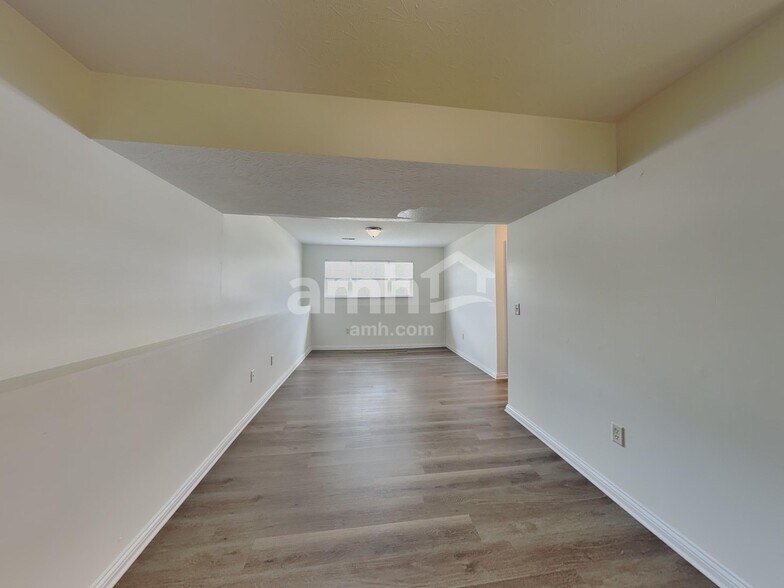 Building Photo - 599 Astoria Ct