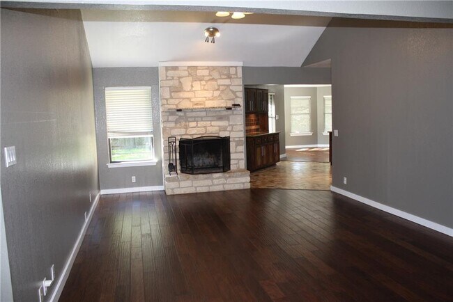 Building Photo - 309 Juniper Dr