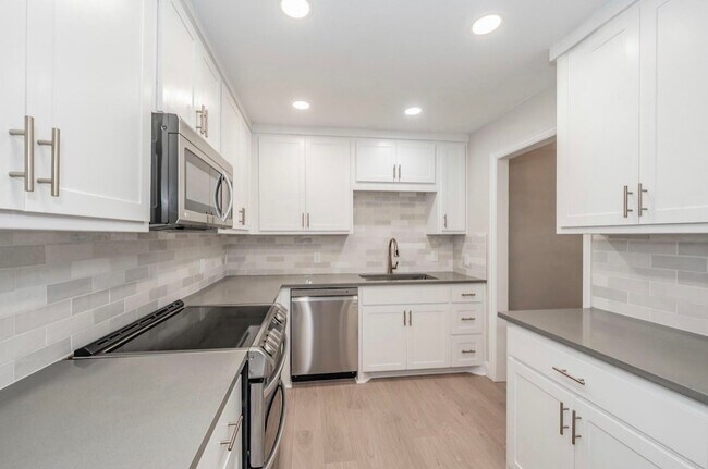 Building Photo - 4904 Arborlawn Dr