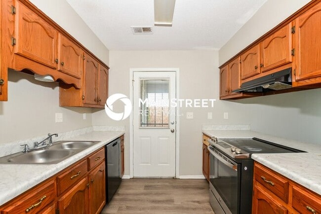 Building Photo - 3 Bedroom Pet-Friendly Home in Olive Branch, MS with Main Street Renewal