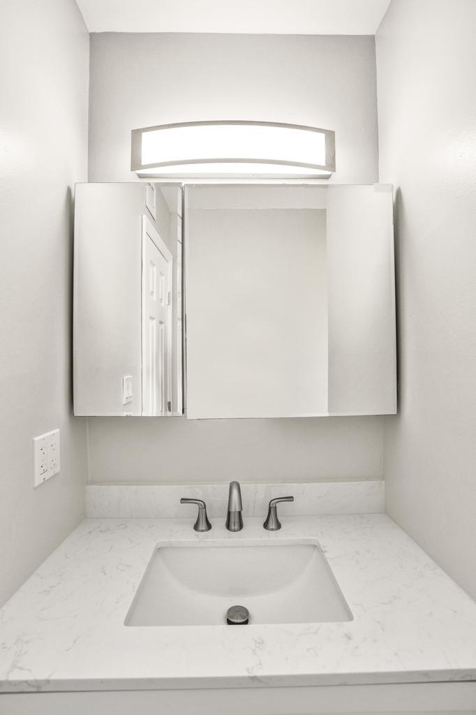 Building Photo - 960 SW 28th St