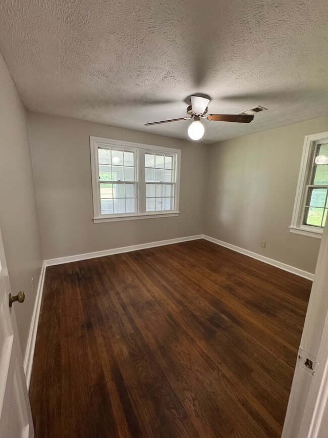 Building Photo - 906 Chickasaw Trail