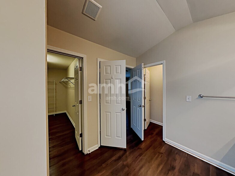 Building Photo - 2607 Swansong Ln