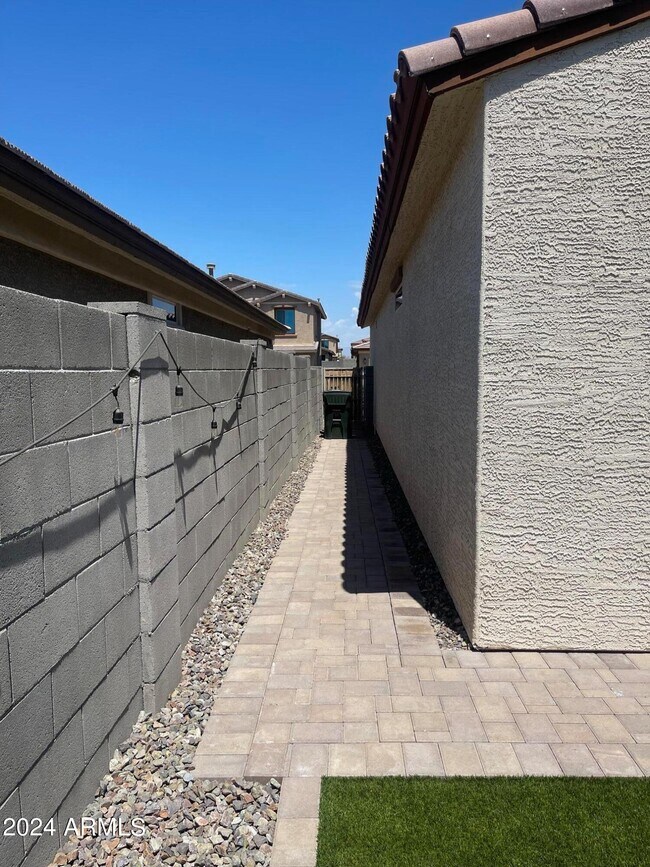 Building Photo - 12219 W Tether Trl