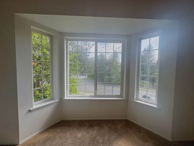 Building Photo - Beautiful 4-Bedroom 3-Bath Home in Marysvi...
