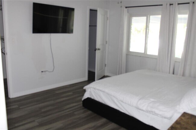 Building Photo - 7655 Cardiff Ct N