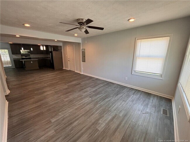 Building Photo - 929 Fleetwood Dr
