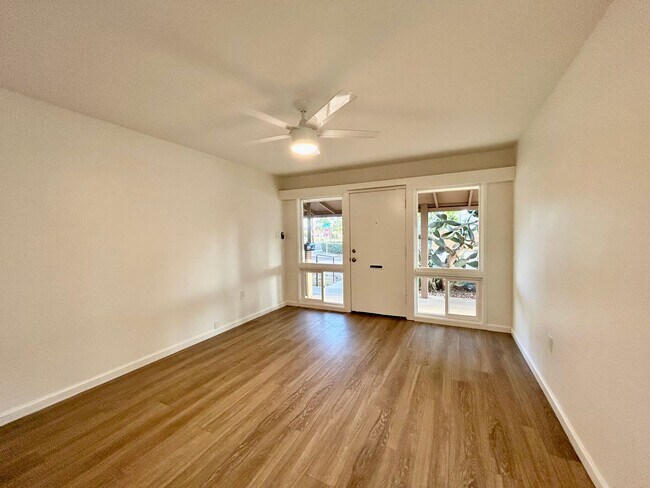 Building Photo - 2 bed 1 Bath with Garage in The Heart of Clairemont!