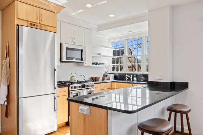 Building Photo - 4464 Greenwich Pkwy NW