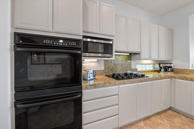 Building Photo - 50500 Cypress Point Dr