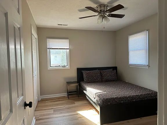 Building Photo - 2013 Mosley St