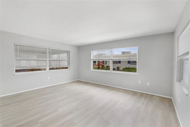 Building Photo - 250 Rosery Rd NW