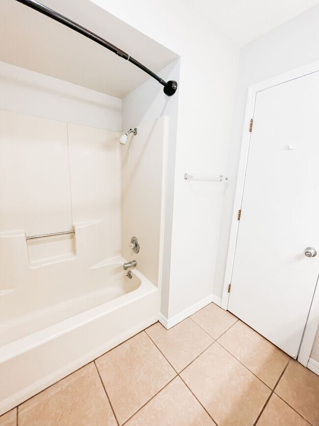 Building Photo - Southwest Springfield - Kickapoo High