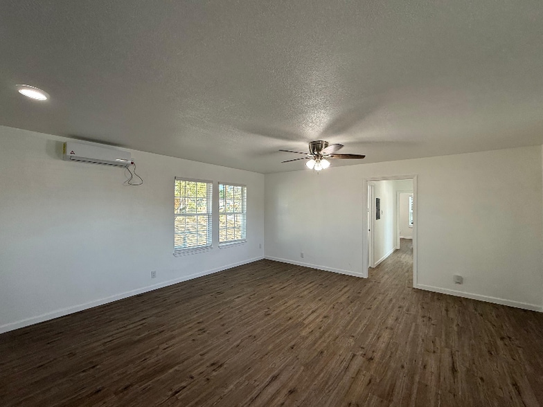 Building Photo - 331 Lanark Dr