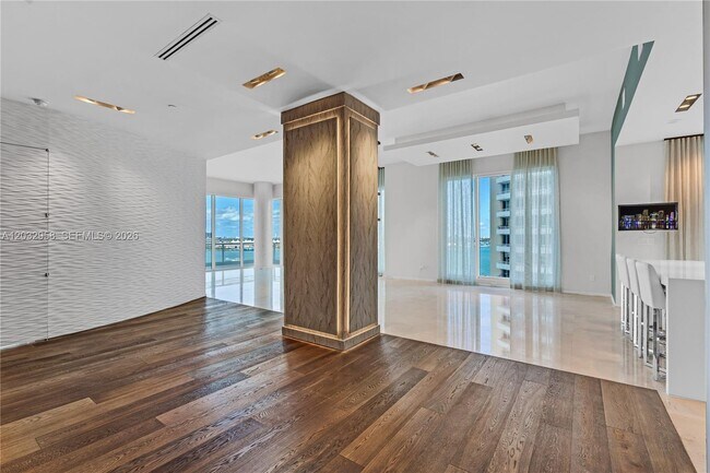 Building Photo - 900 Brickell Key Blvd