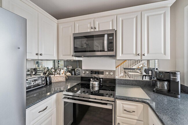 Building Photo - 353 S US Hwy 1