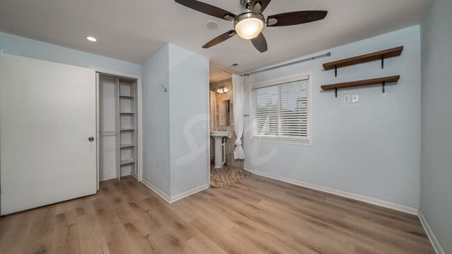 Building Photo - Fantastic 3 Bedroom, 1 level living near F...