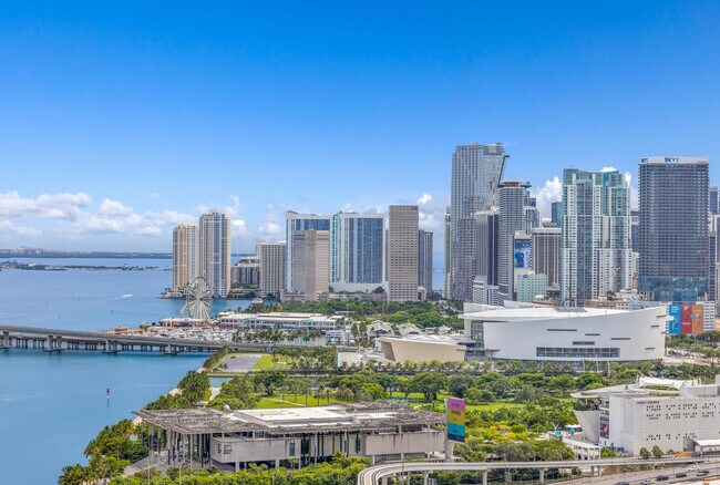 Building Photo - 1717 N Bayshore Dr