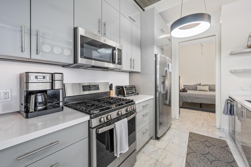 Building Photo - 1025 Island Ave