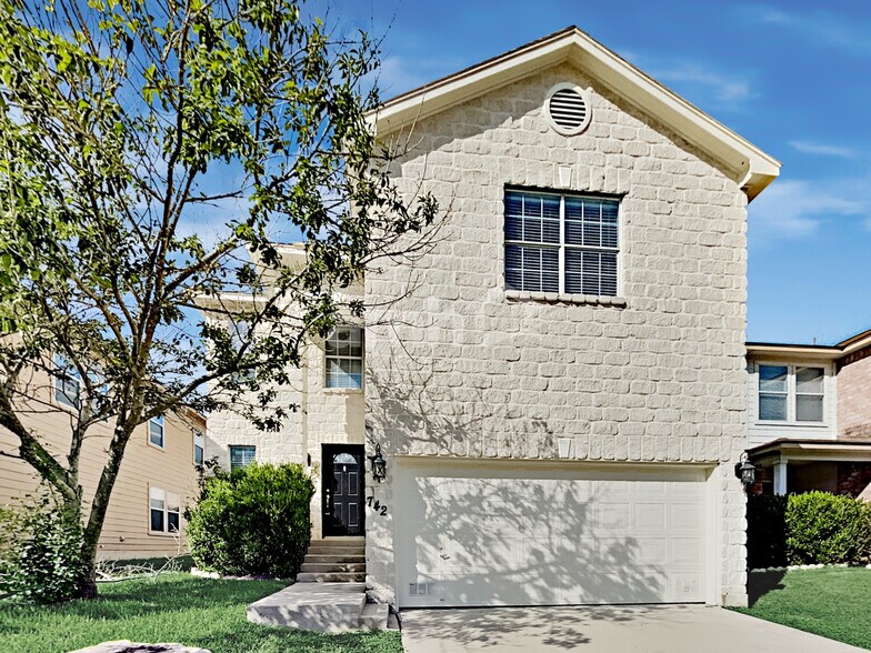 Primary Photo - 742 Pinafore St
