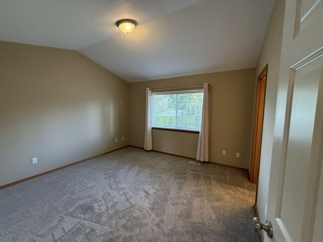 Building Photo - Spacious 5BD/3BTH Everett Home for Lease N...