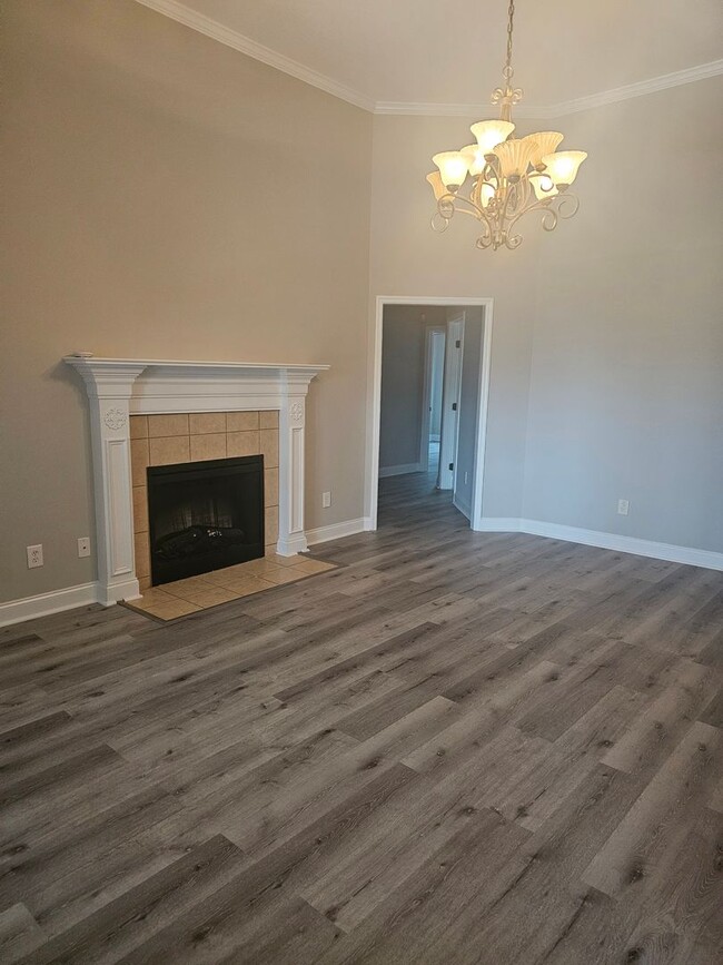 Building Photo - 4 Bedroom Brick Ranch