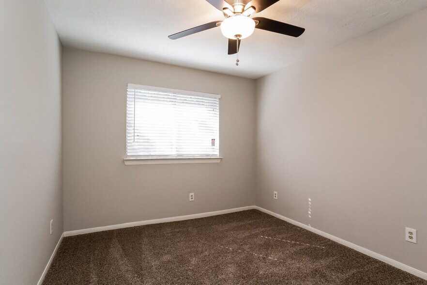 Building Photo - 2331 Rolling Glen Dr