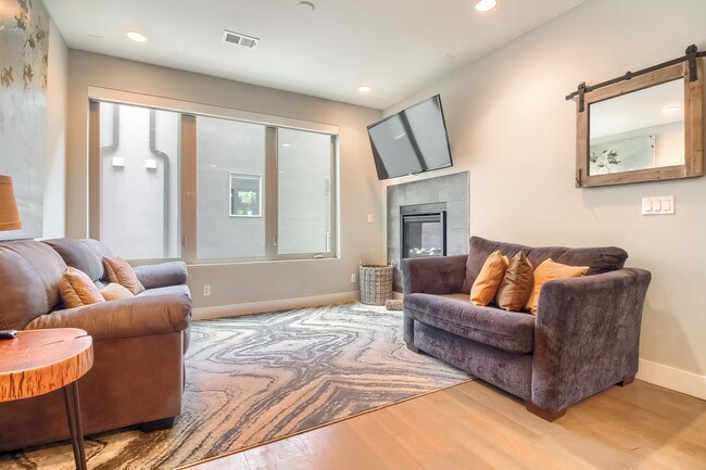 Building Photo - 1323 Elati St