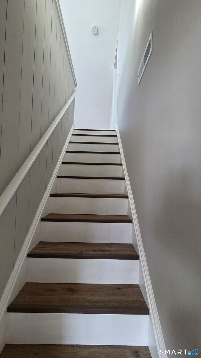 Building Photo - 5 Morris Rd