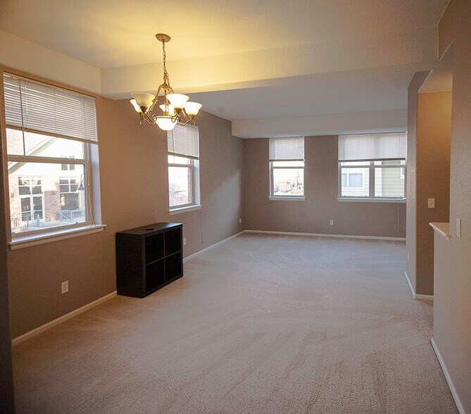 Building Photo - 5498 Zephyr Ct