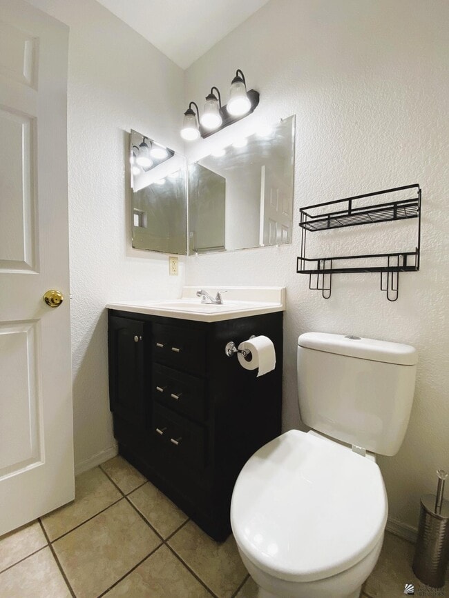 Building Photo - 1422 Andrea Ave