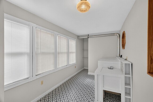 Building Photo - 515 Whitall St