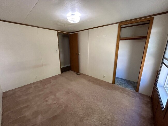 Building Photo - 3 Bed 2 Bath Mobile Home W/ Many Amenities...