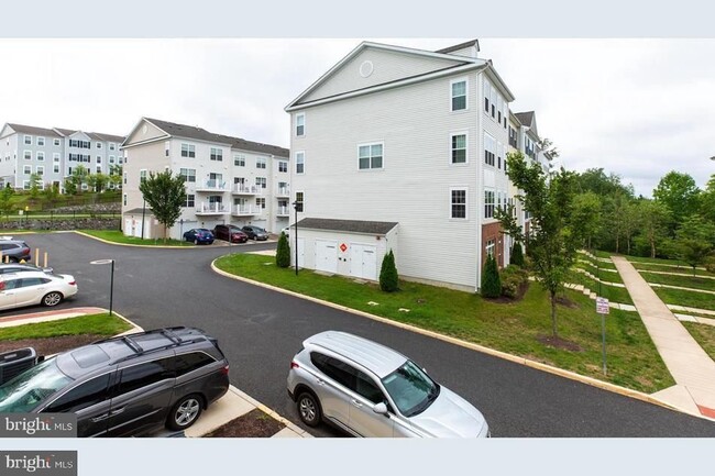 Building Photo - 3009 Chesapeake Dr