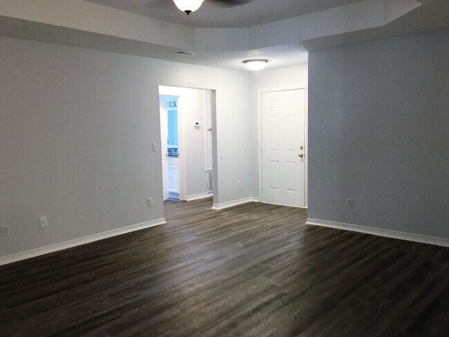 Building Photo - 902 Lauderhill Ln