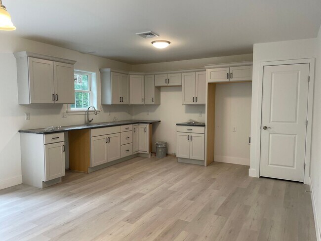 Building Photo - 40 Longfellow Dr