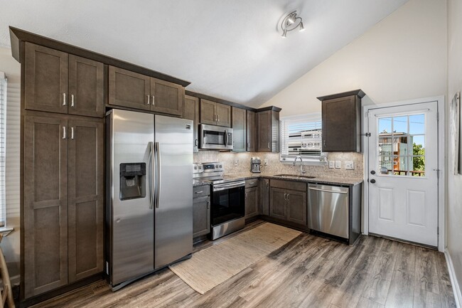 Building Photo - 3 Bedroom next to Wedgewood-Houston