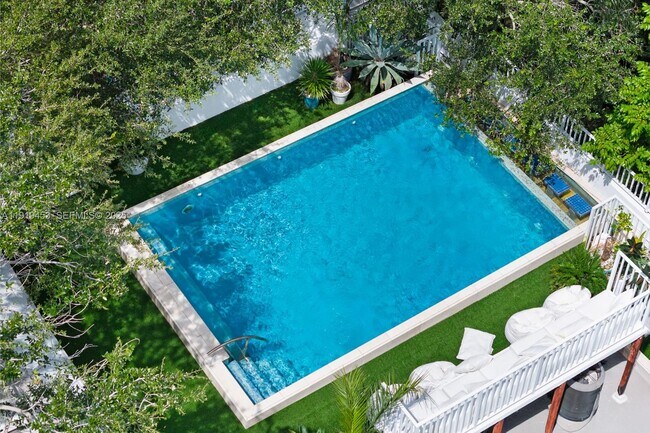 Building Photo - 3861 Kumquat Ave