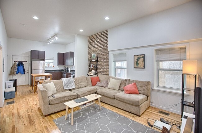 Building Photo - UK Village 2 Bedroom with Central Heat & A/C, In-Unit Laundry, Exposed Brick. Free Fast Internet ...