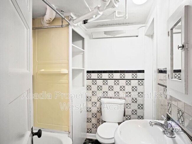 Building Photo - 127 E 600 N