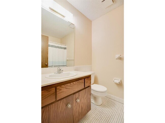 Building Photo - 1041 Zanzibar Ln N