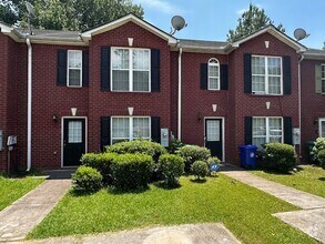 Building Photo - 3 Bed 3 Bath in Lithonia!