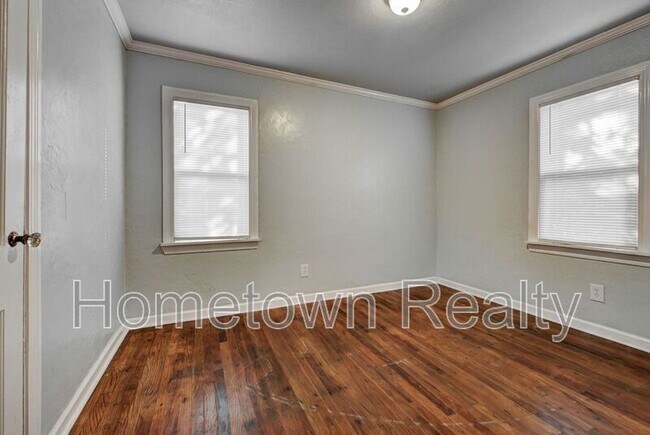 Building Photo - 3200 SW 38th St