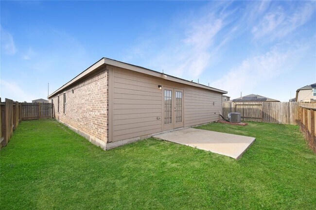 Building Photo - 1001 Strawberry Ridge Dr